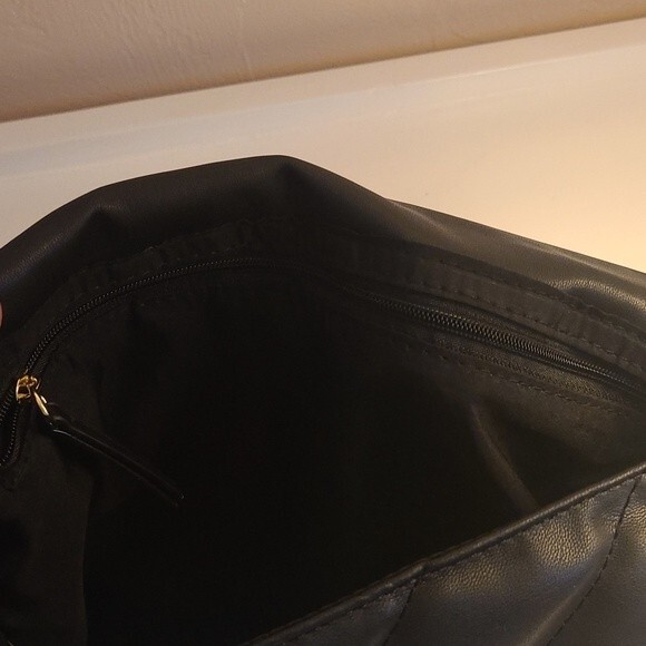 NWT- Women’s Quilted Chevron Design Crossbody or Clutch With Chain Strap - Picture 8 of 13